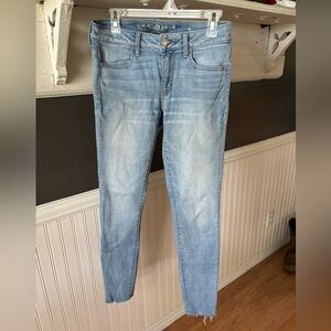 Mid rise American eagle jeans with frayed hem.